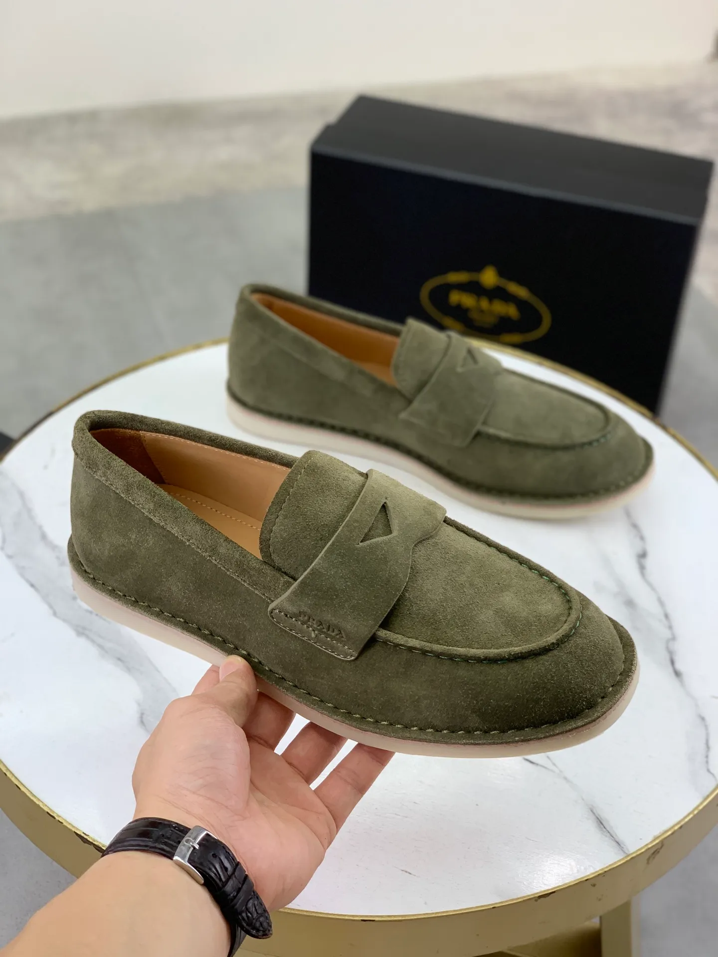 Factory price P740 💰Original quality, top version🔱 ＰＲＡＤＡPrada. Men's business casual leather shoes, top quality cow leather. 1:1 shipment ⬆️Luxurious and noble, all made of imported original first-layer fine suede cowhide, just to create a more comfortable wearing experience. Upper: original comfortable open-edge bead-rubbed calfskin ➕Top imported water-dyed full cow lining, original high-end lightweight and comfortable TPU combination bottom ✔️Code number: 39-44 (38 45 Can be customized)